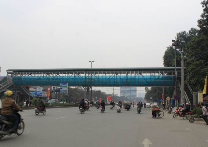 Xây dựng thêm 4 cầu vượt dành cho người đi bộ tại Hà Nội (Ảnh minh họa)