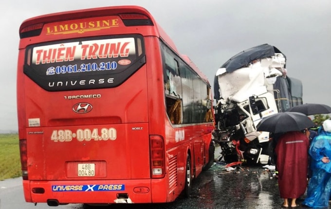Hiện trường vụ tai nạn trên quốc lộ 1A trên đường tránh TP. Vinh