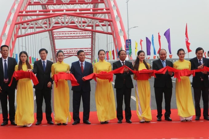 Nghi thức cắt băng thông xe kỹ thuật cầu Hoàng Văn Thụ