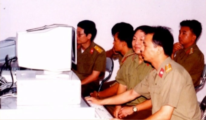 Ngày 3/2/2000, Tổng cục trưởng Mai Liêm Trực ký quyết định cho phép Viettel trển khai thử nghiệm dịch vụ 178, và đây là đơn vị duy nhất tại Việt Nam được cấp phép lúc bấy giờ. Với hơn hai tỷ tiền vốn, các lãnh đạo của Viettel khi đó vượt qua bài toán về đầu tư bằng phương án mua trả chậm thiết bị từ đối tác nước ngoài. Giấy phép đã có, thiết bị đã sẵn sàng, người Viettel bước vào cuộc đua triển khai hạ tầng để đảm bảo thông đường dây vào ngày vận hành chính thức: 15/10/2000.
