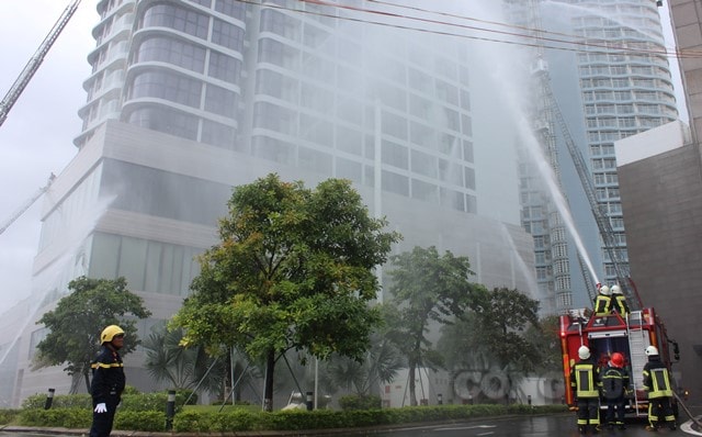 Sự cố giả định là tình huống tai nạn cháy, nổ tại nhà hàng Han River thuộc tầng 3 của khách sạn Vinpearl Condotel Riverfront Đà Nẵng do khí gas bị rỉ từ khớp nối giữa bếp nấu với đường ống dẫn khí của hệ thống gas Trung tâm. Sự cố làm sập đổ nhà hàng và một phần khu vực tầng 2 gây hư hỏng kỹ thuật. Nhân viên của tòa nhà nhanh chóng báo động và báo cho lực lượng Cảnh sát PCCC và các tòa nhà lân cận như Vincom Plaza, chung cư Azura.