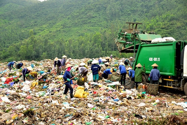 Bãi rác Khánh Sơn đã quá tải và sắp vượt cao trình thiết kế.