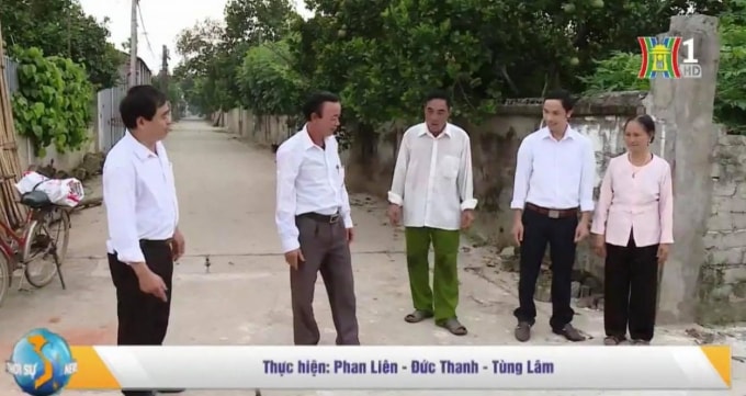 Lãnh đạo cùng người dân hai xã Trung Châu và Vân Hà trên con đường đoàn kết.