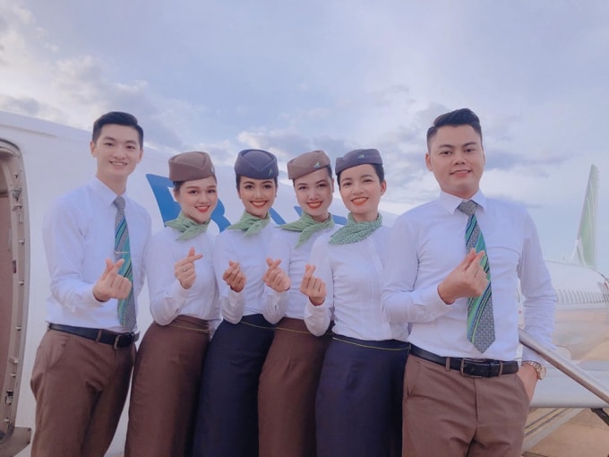 Ratchanu cùng các đồng nghiệp của cô tại Bamboo Airways.
