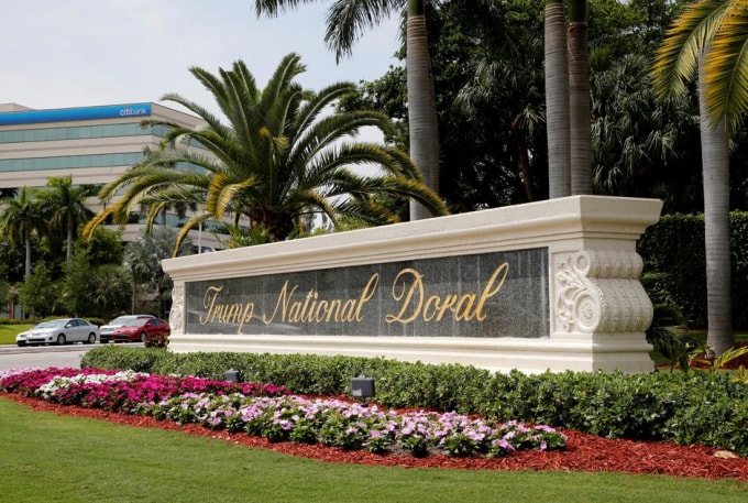 Bảng tên khu nghỉ dưỡng The Trump National Doral tại Miami. Ảnh: Reuters