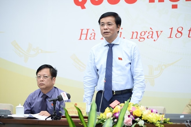 Tổng Thư ký Chủ nhiệm Văn phòng Quốc hội Nguyễn Hạnh Phúc chủ trì buổi họp báo.