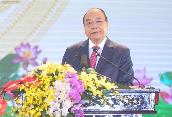 Thủ tướng Nguyễn Xuân Phúc phát biểu tại Lễ tuyên dương điển hình tiên tiến trong xây dựng nông thôn mới. Ảnh: VGP