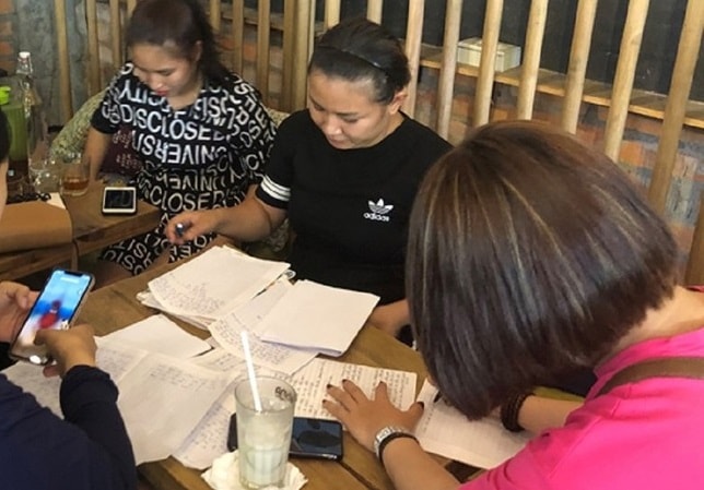 Các nạn nhân đồng loạt viết đơn tố cáo.