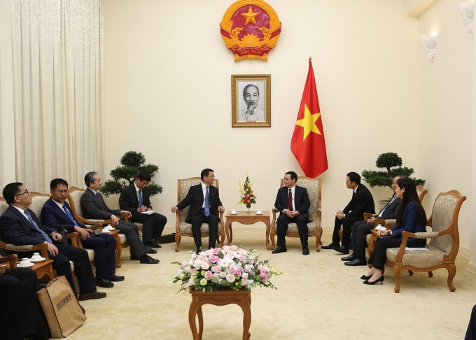 Phó Thủ tướng Vương Đình Huệ đề nghị đồng chí Vương Dư Ba và lãnh đạo tỉnh Vân Nam quan tâm tháo gỡ khó khăn hiện nay trong xuất khẩu hàng hoá, nông sản từ Việt Nam tại các cửa khẩu. Ảnh: VGP