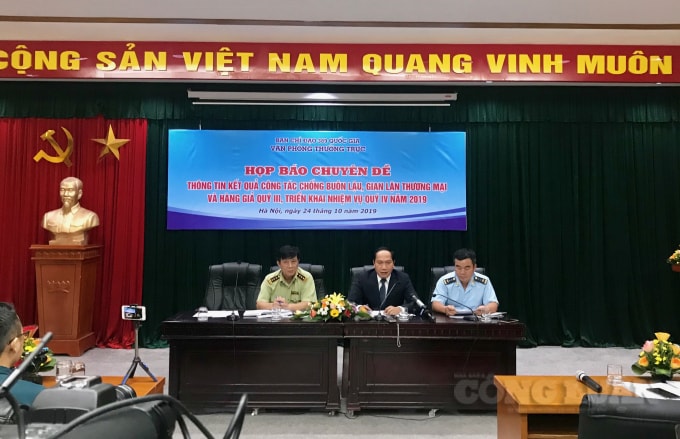 Ông Đàm Thanh Thế, Chánh Văn phòng Ban Chỉ đạo 389 phát biểu tại buổi họp báo