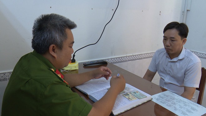Đối tượng Nguyễn Thanh Điền tại cơ quan Công an. (Ảnh: Trọng Nguyễn - CABL)