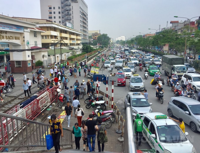 Hoàn thiện đề án phân vùng dừng hoạt động xe máy vào năm 2030 và thu phí phương tiện cơ giới vào một số khu vực trên địa bàn nhằm giảm thiểu tình trạng ùn tắc giao thông tại Hà Nội (Ảnh minh họa)