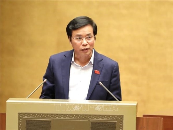 Tổng Thư ký, Chủ nhiệm Văn phòng Quốc hội Nguyễn Hạnh Phúc trình bày Báo cáo giải trình, tiếp thu, chỉnh lý dự thảo Luật sửa đổi, bổ sung một số điều của Luật Tổ chức Chính phủ và Luật Tổ chức chính quyền địa phương. Ảnh: TTXVN