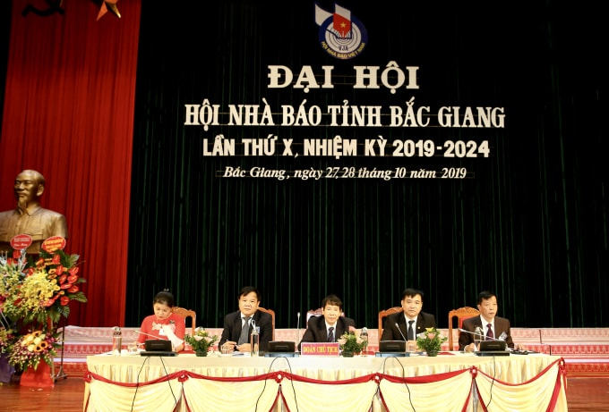 Đoàn Chủ tịch điều hành Đại hội có 5 đồng chí. Ảnh: Sơn Hải