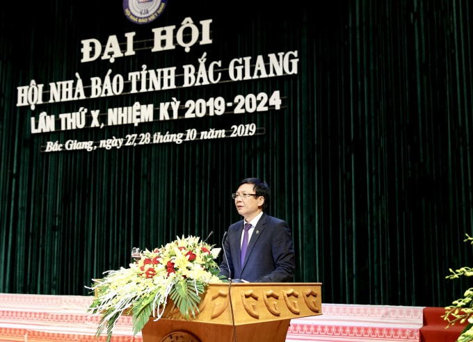 Đồng chí Hồ Quang Lợi, Phó Chủ tịch Thường trực Hội Nhà báo Việt Nam phát biểu chỉ đạo tại Đại hội. Ảnh: Sơn Hải