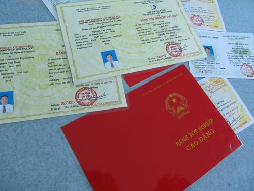 Phó Thủ tướng Thường trực Trương Hòa Bình yêu cầu xử lý nghiêm hành vi giới thiệu mua bán, trao đổi các loại giấy tờ như văn bằng, chứng chỉ... Ảnh minh họa - Nguồn: internet