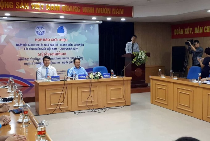 Họp báo thông tin về Ngày hội giao lưu các nhà báo trẻ, thanh niên, sinh viên các tỉnh biên giới Việt Nam - Campuchia. Ảnh: baotintuc.vn