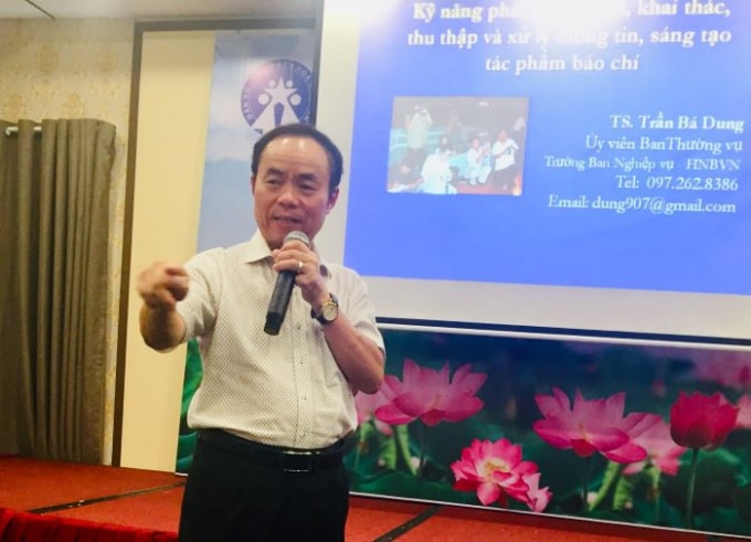 TS. Trần Bá Dung bồi dưỡng kỹ năng phát hiệm đề tài, khai thác, thu thập và xử lý thông tin trong truyền thông về các vấn đề dân số trong tình hình mới