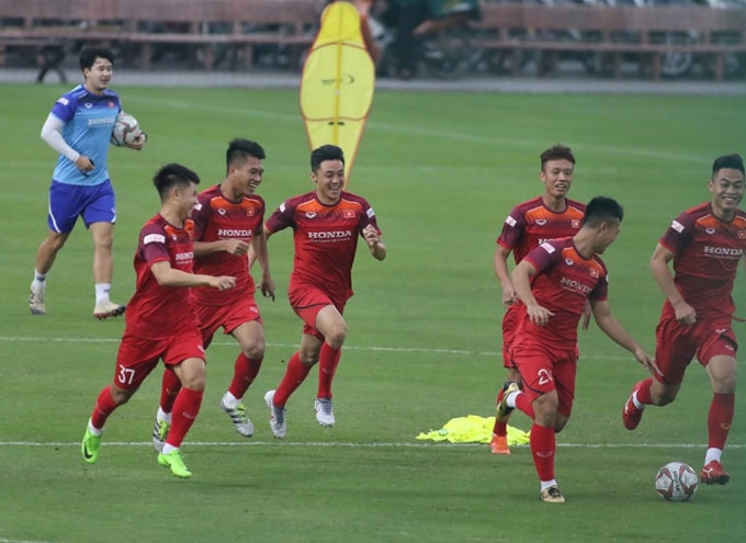 Các tuyển thủ U22 Việt Nam tập luyện hướng về SEA Games 30. Ảnh: Hoàng Dương