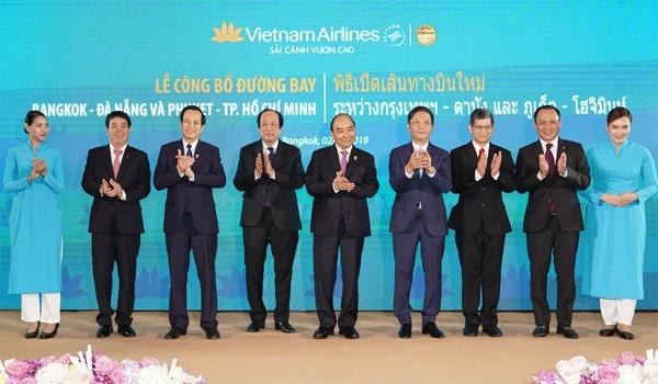 Thủ tướng dự lễ khai trương đường bay của Vietnam Airlines. Ảnh: VGP