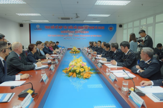 Lãnh đạo Tổng cục Hải quan làm việc với Đoàn cấp cao của Cơ quan Phát triển quốc tế Hoa Kỳ (USAID) tại Chi cục Hải quan Sân bay quốc tế Nội Bài