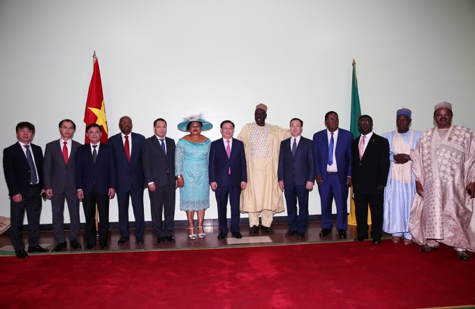 Phó Thủ tướng Vương Đình Huệ làm việc tại Thượng viện Cameroon. Ảnh: VGP