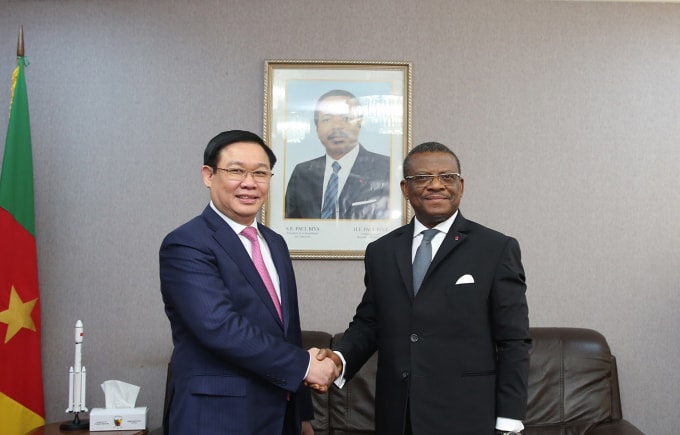 Phó Thủ tướng Vương Đình Huệ và Thủ tướng Cameroon, ông Joseph Dion Ngute. Ảnh: VGP
