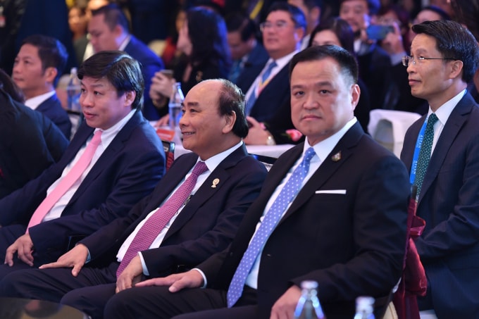 Thủ tướng Việt Nam Nguyễn Xuân Phúc tham dự Lễ khai trương 2 đường bay tại Thái Lan của Vietjet bên lề Hội nghị Cấp cao ASEAN 35 tại Thái Lan.