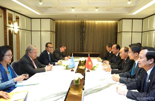 Thủ tướng Nguyễn Xuân Phúc gặp Tổng thư ký Liên Hợp Quốc Antonio Guterres. Ảnh: VGP