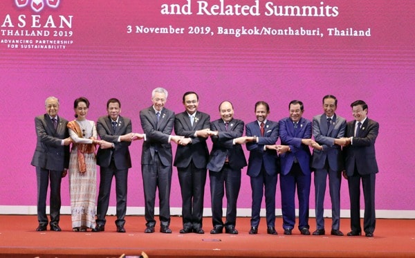 Thủ tướng Nguyễn Xuân Phúc và các nhà lãnh đạo ASEAN dự Lễ khai mạc Hội nghị Cấp cao ASEAN lần thứ 35. Ảnh: VGP