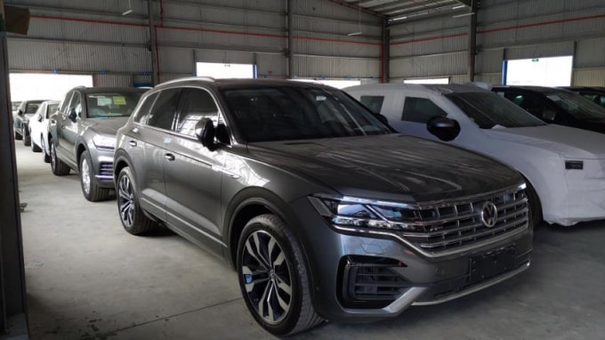 Chiếc xe hiệu Volkswagen Touareg có cài đặt phần mềm ứng dụng dẫn đường (Navigator) sử dụng các hình ảnh không đúng về chủ quyền biển đảo của Việt Nam