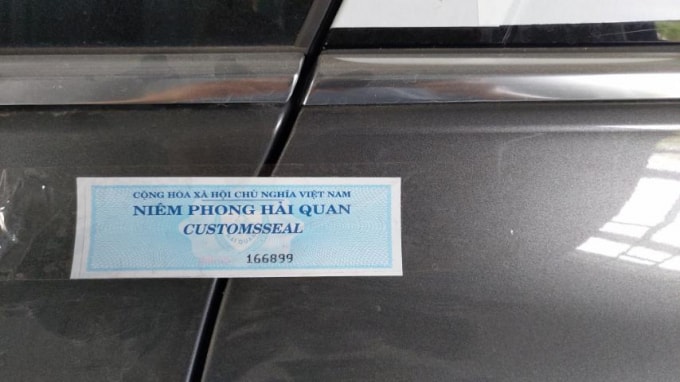 Chiếc xe hiệu Volkswagen Touareg đã bị cơ quan Hải quan niêm phong