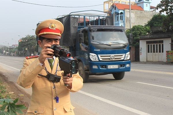 Bộ Công an đề xuất Cảnh sát giao thông sẽ được mặc thường phục khi bắn tốc độ (Ảnh minh họa)