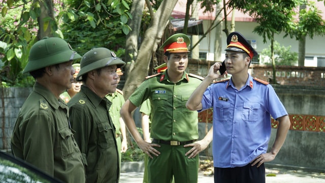 Mạnh Trường vào vai một kiểm sát viên. Ảnh: vtv.vn