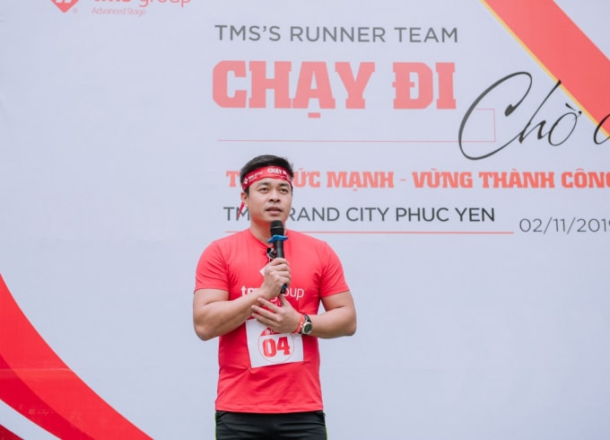 Ông Nguyễn Việt Phương – Tổng giám đốc TMS Group phát biểu cổ vũ tinh thần CBNV tham gia giải chạy.
