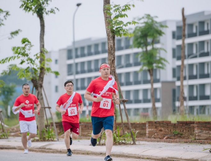 Các vận động viên thi đấu với tinh thần hào hứng và hăng say.