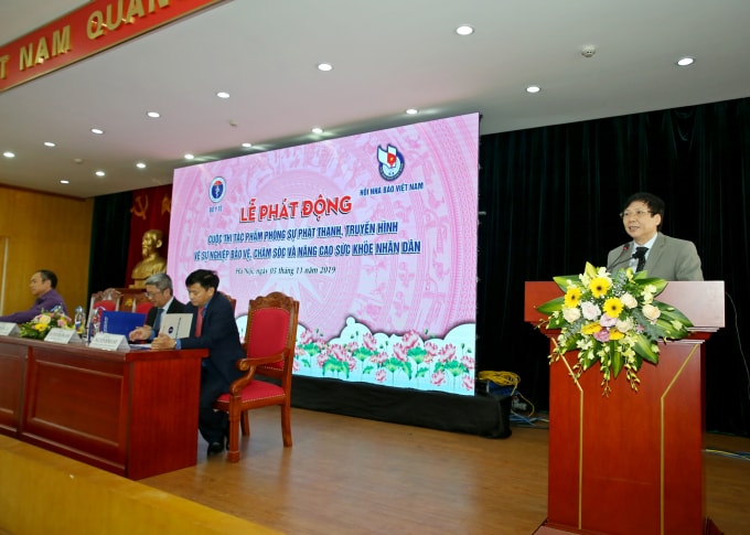 Đồng chí Hồ Quang Lợi, Phó Chủ tịch Hội Nhà báo Việt Nam phát biểu tại buổi lễ. Ảnh: Sơn Hải