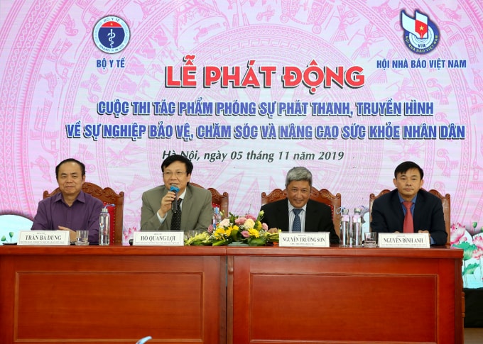 Các đồng chí chủ trì Lễ phát động. Ảnh: Sơn Hải