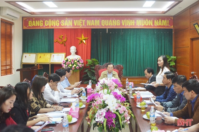 Chiều 5/11, Trưởng ban Tuyên giáo Tỉnh ủy Võ Hồng Hải chủ trì buổi làm việc với Ban tổ chức, Ban giám khảo Giải Báo chí cấp tỉnh Hà Tĩnh về xây dựng Đảng năm 2019 (Giải Búa liềm vàng) (Ảnh: Báo Hà Tĩnh )
