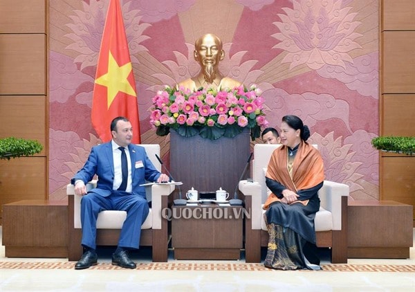 Chủ tịch Quốc hội Nguyễn Thị Kim Ngân tiếp ông Vahe Enfiajyan, Phó Chủ tịch Quốc hội, Chủ tịch Nhóm Nghị sỹ hữu nghị Armenia - Việt Nam. Ảnh: quochoi.vn