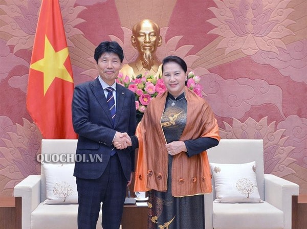 Chủ tịch Quốc hội Nguyễn Thị Kim Ngân và Thống đốc tỉnh Gunma, Nhật Bản Yamamoto Ichita. Ảnh: quochoi.vn