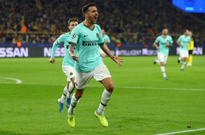  Matias Vecino nhân đôi cách biệt cho đội khách ngay trước khi hiệp 1 khép lại. Ảnh: Getty