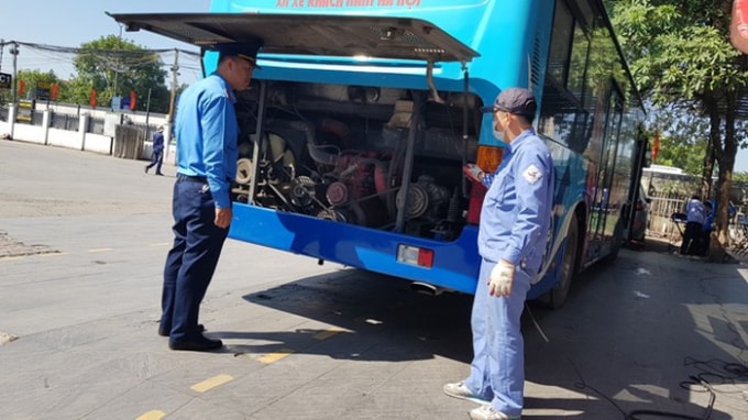Kiểm tra, xử lý vi phạm về khí thải đối với các phương tiện giao thông trên địa bàn Hà Nội (Ảnh: TL)