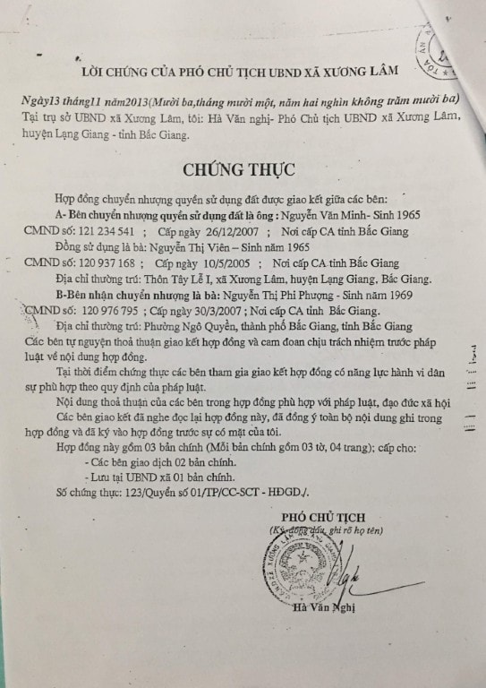 Mặc dù bà Viên không có mặt tại buổi ký hợp đồng nhưng cán bộ tư pháp xã Xương Lâm vẫn làm lời chứng để ông Hà Văn Nghị, Phó Chủ tịch xã chứng thực khống.