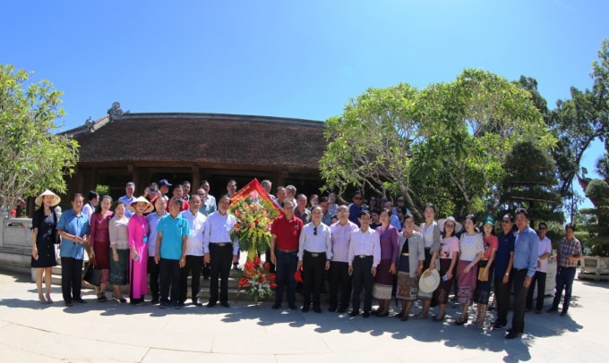 Đoàn đại biểu Báo chí Việt Nam - Lào thăm quê hương Chủ tịch Hồ Chí Minh - khu di tích Kim Liên - Nam Đàn - Nghệ An.