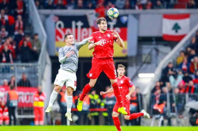 Bayern Munich (áo đỏ) dễ dàng đánh bại Olympiakos 2 - 0. Ảnh: Getty