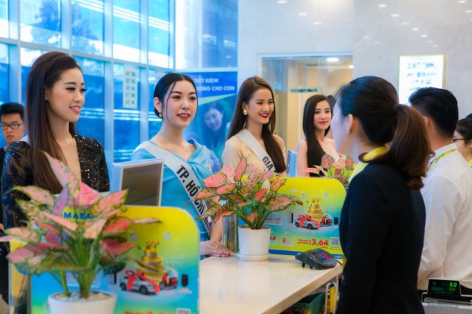 Trước đó, top 60 thí sinh cũng đã tham quan trải nghiệm sản phẩm dịch vụ tài chính hiện đại tại Hội sở Nam A Bank.