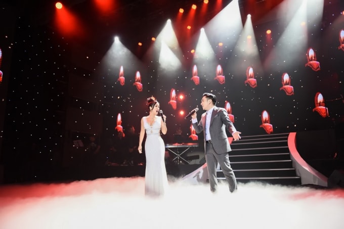 Diva Hồng Nhung cùng Quang Hà song ca tại đêm diễn. Ảnh: Thanh Tân