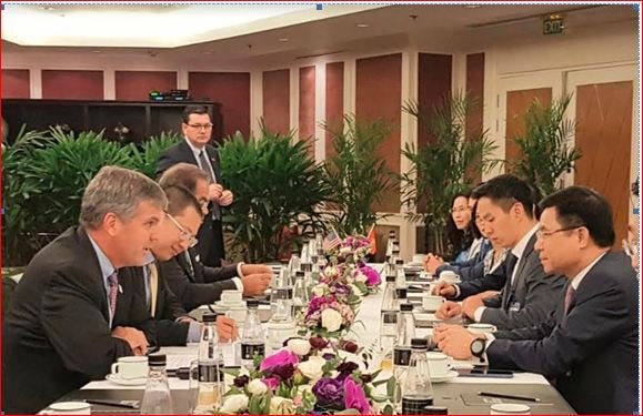 Tổng Giám đốc Lê Mạnh Hùng làm việc với Đoàn Doanh nghiệp Hoa Kỳ.