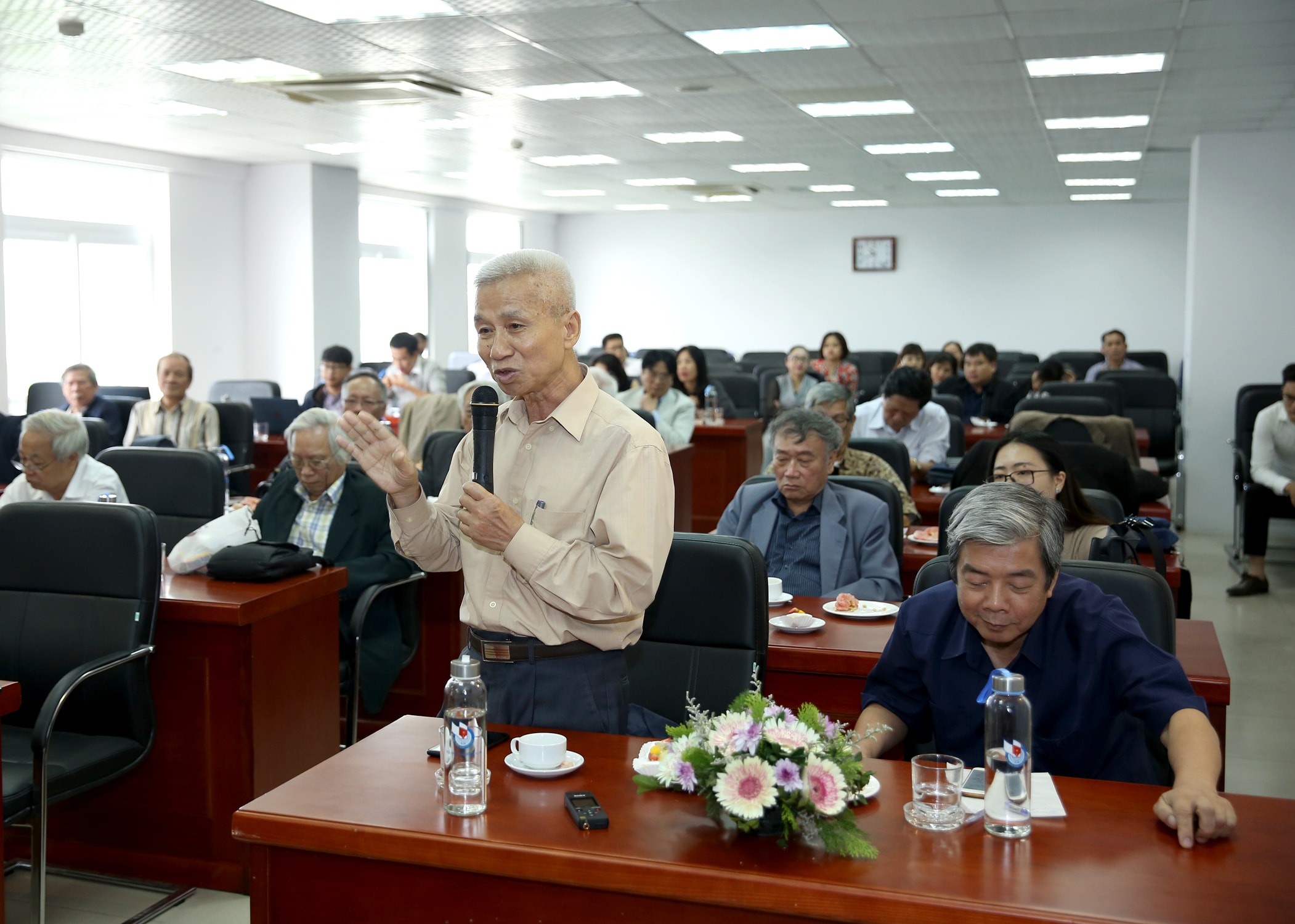 Đồng chí Lê Quốc Trung- nguyên Phó Chủ tịch Thường trực Hội Nhà báo Việt Nam, Nguyên Tổng Giám đốc Thông tấn xã Việt Nam đề xuất ý kiến. Ảnh: Sơn Hải